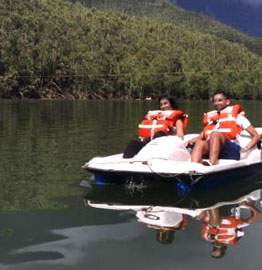 Pedal Boat Booking, the best pedal boating experience with family in munroethuruth